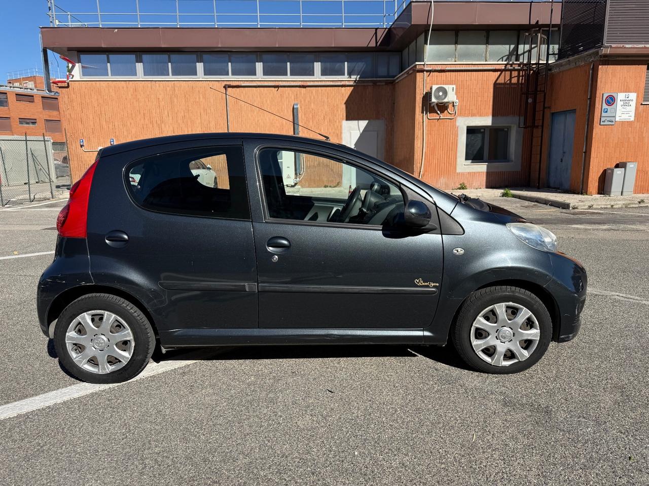 Peugeot 107 1.0 68CV 5p. Sweet Years 2Tronic