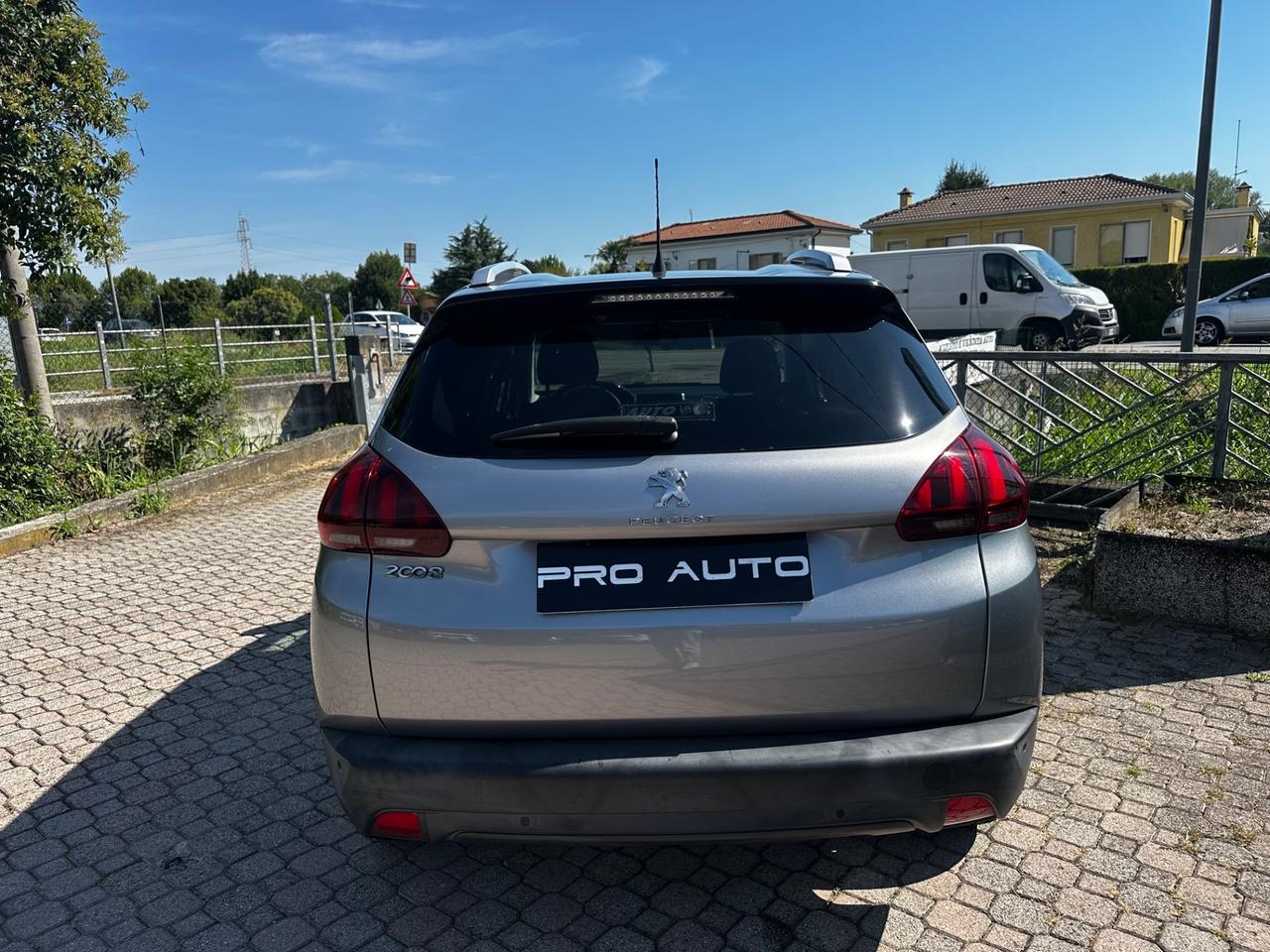 Peugeot 2008 BlueHDi 100 S&S Black Matt