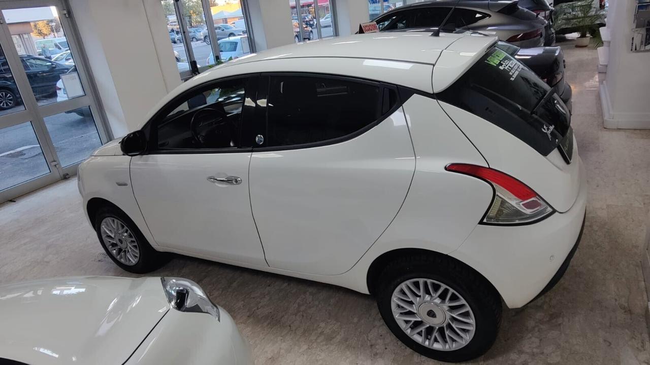 Lancia Ypsilon 0.9 TwinAir 85 CV 5 Porte Metano Ecochic Gold