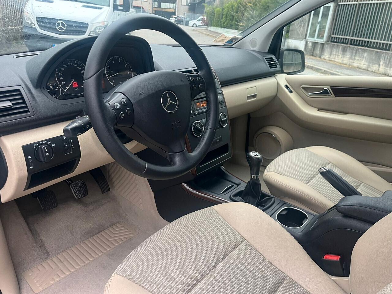 Mercedes-benz A 160 exclusive benz solo 99.000km