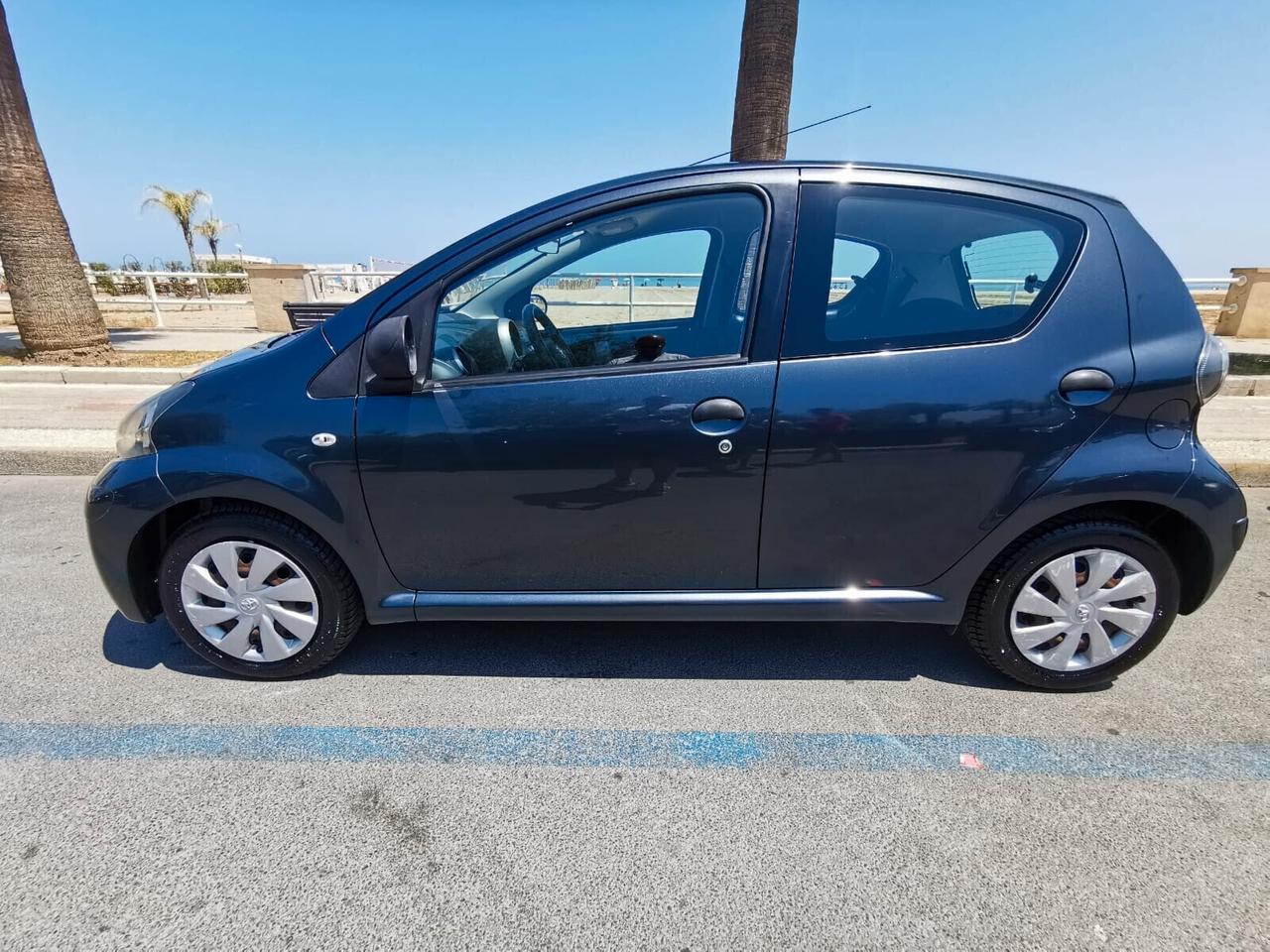 Toyota Aygo 1.0 12V VVT-i 5P. Active 2013