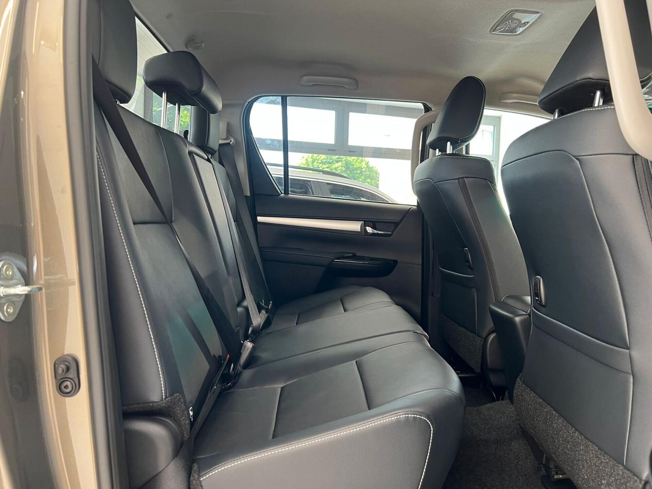 Toyota Hilux 2.8 D-4D A/T 4WD 48V 4 porte Double Cab Executive