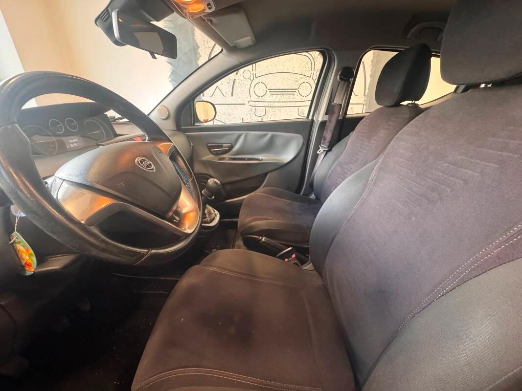 Lancia Ypsilon 1.2 8v Silver 69cv