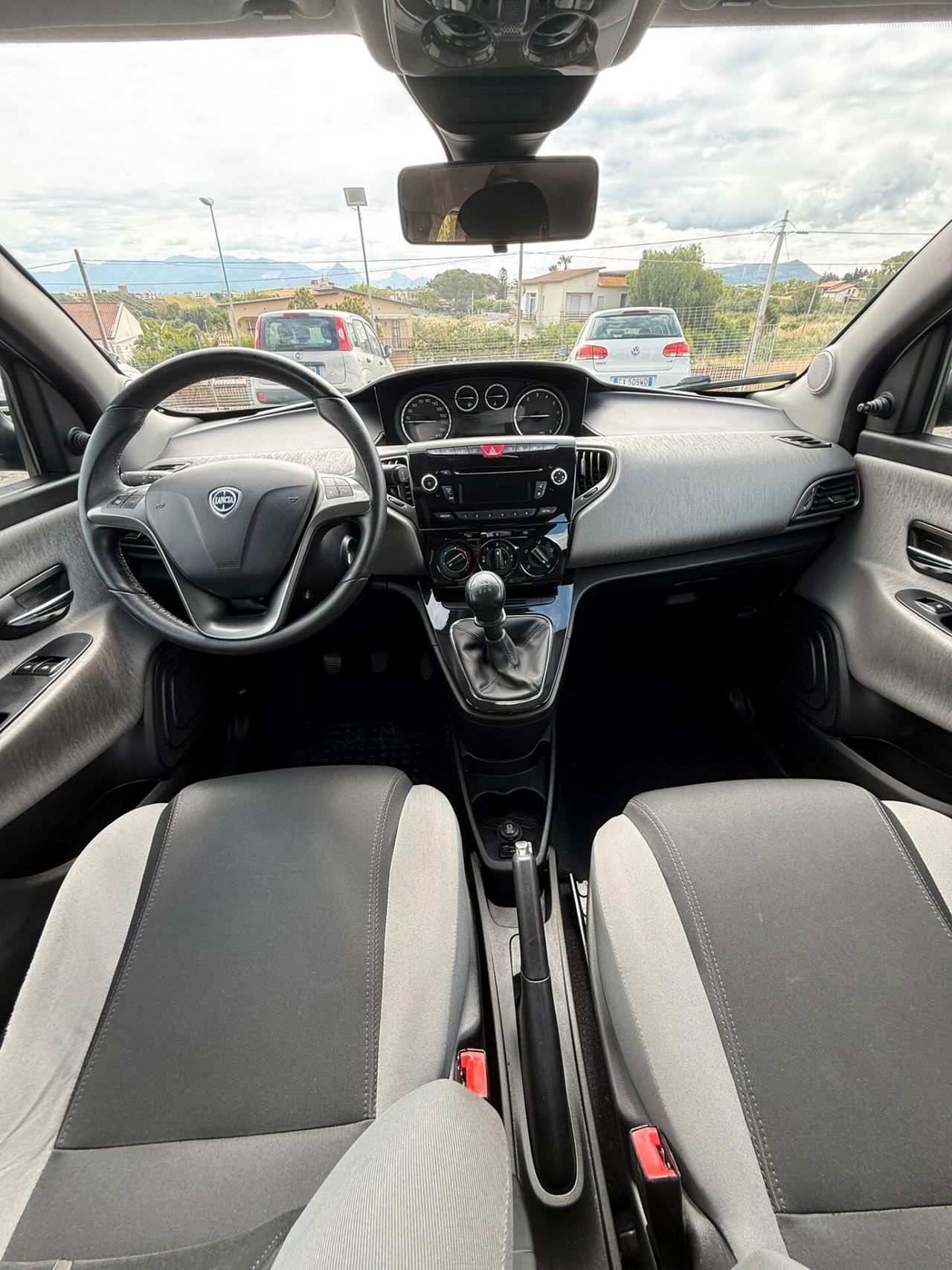 Lancia Ypsilon 1.2 69 CV 5 porte S&S Platinum