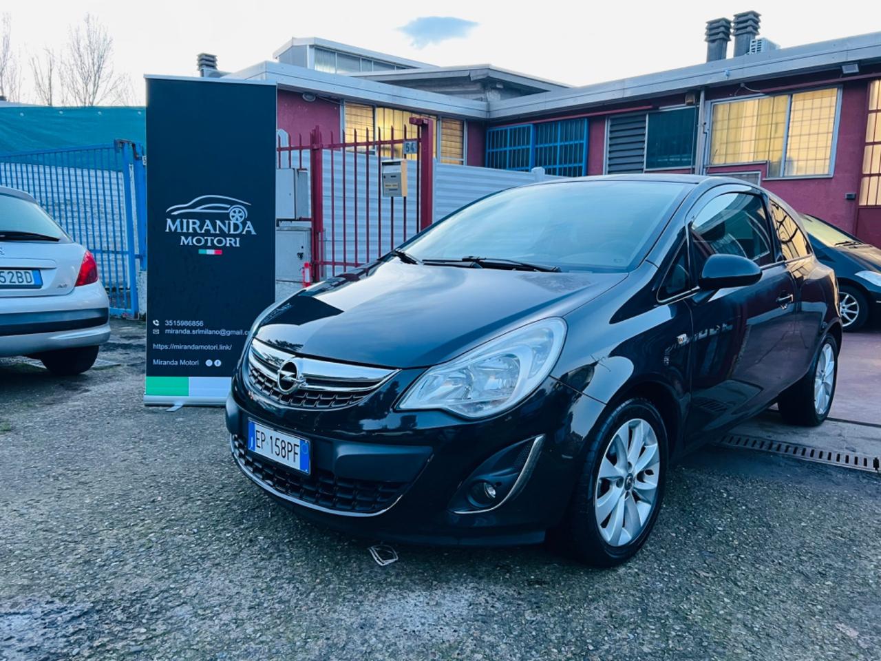 Opel Corsa 1.2 3 porte b-color