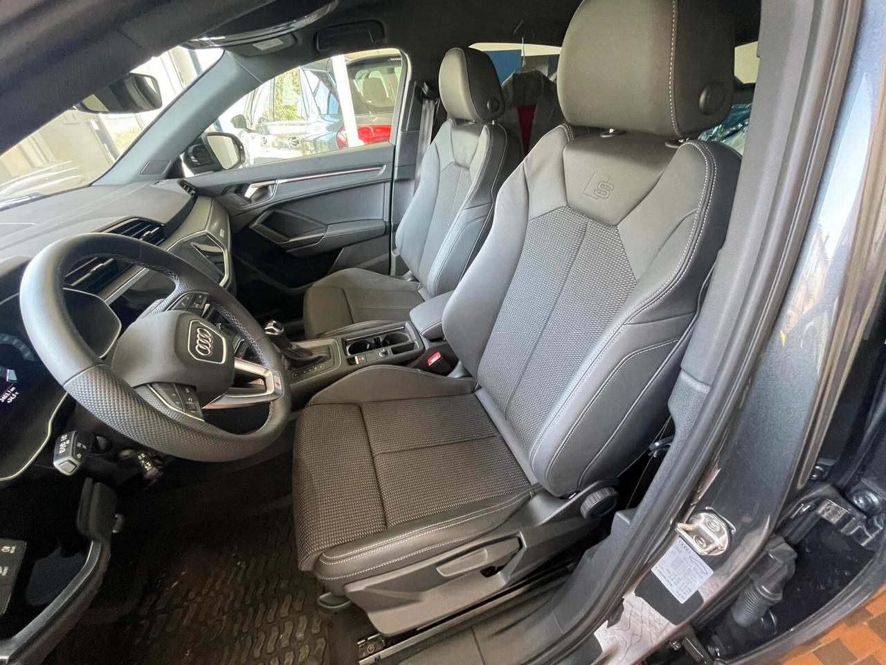 Audi Q3 TDI S tronic Identity Black