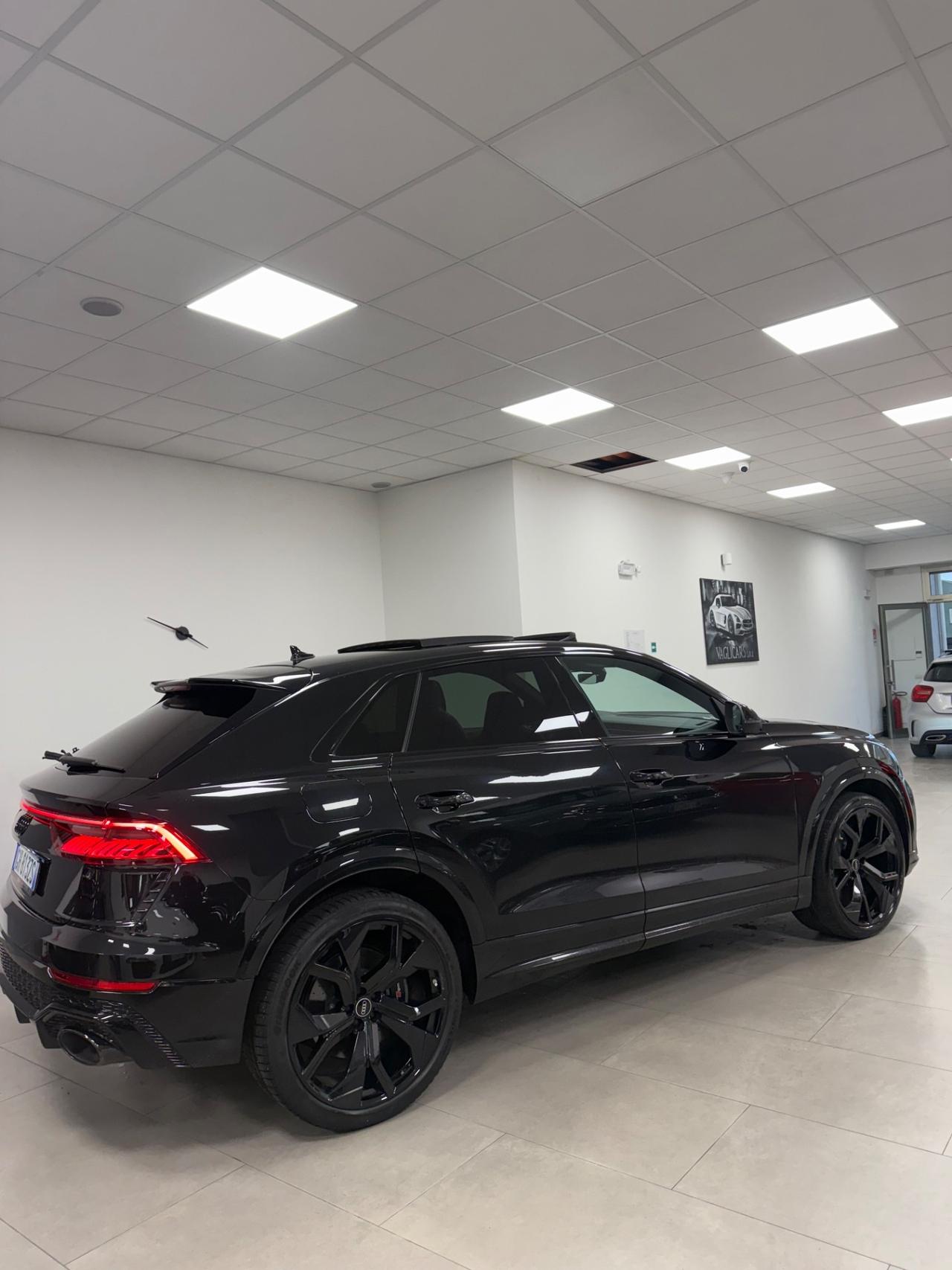 Audi Q8 RS TFSI V8 quattro tiptronic