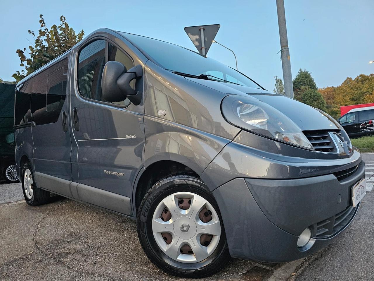 Renault Trafic 2.5 dCi 145cv Passenger Black Edition*7Posti*