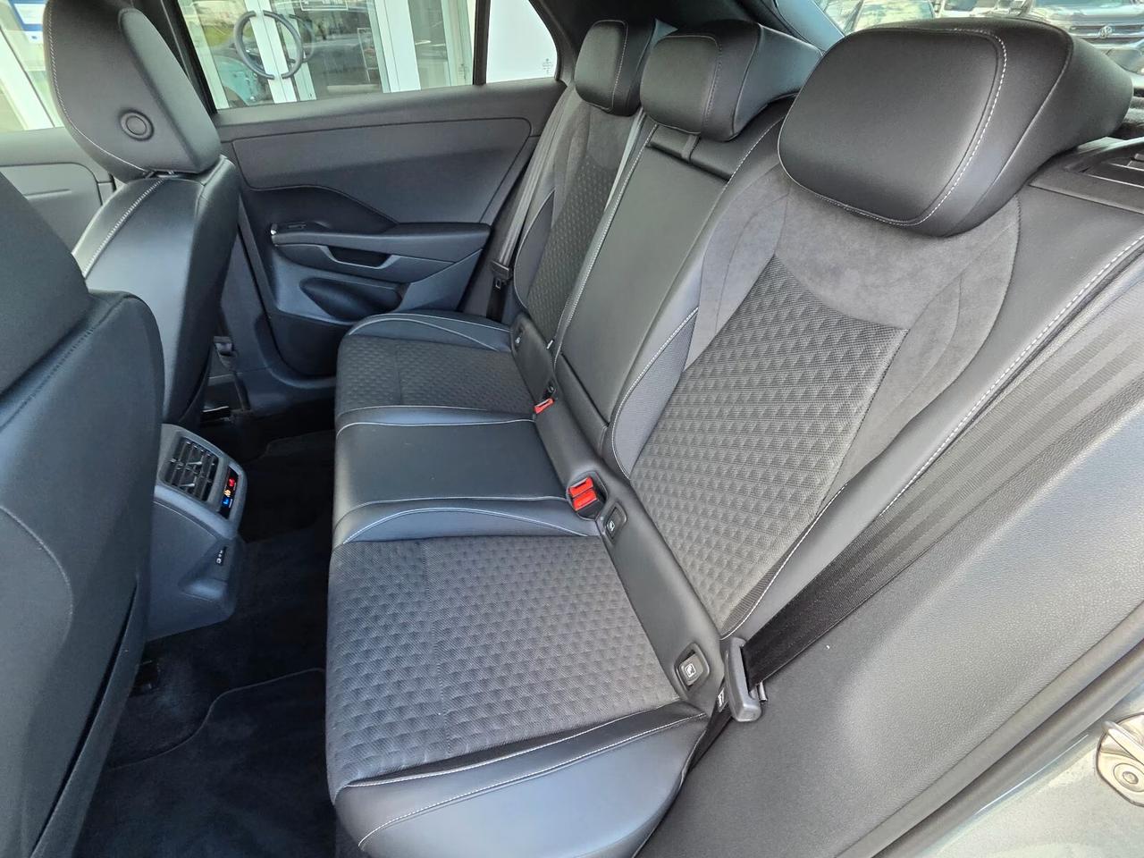 VOLKSWAGEN*T-ROC* 1.5*TSI*DSG*R-LINE*KAMERA*18"*AMBIENT-LIGHT*LED*