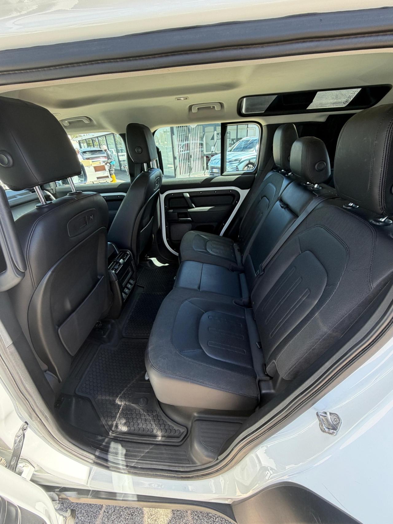 Land Rover Defender 110 2.0 SD4 240 CV AWD SE - Allestimento Full Explorer Pack