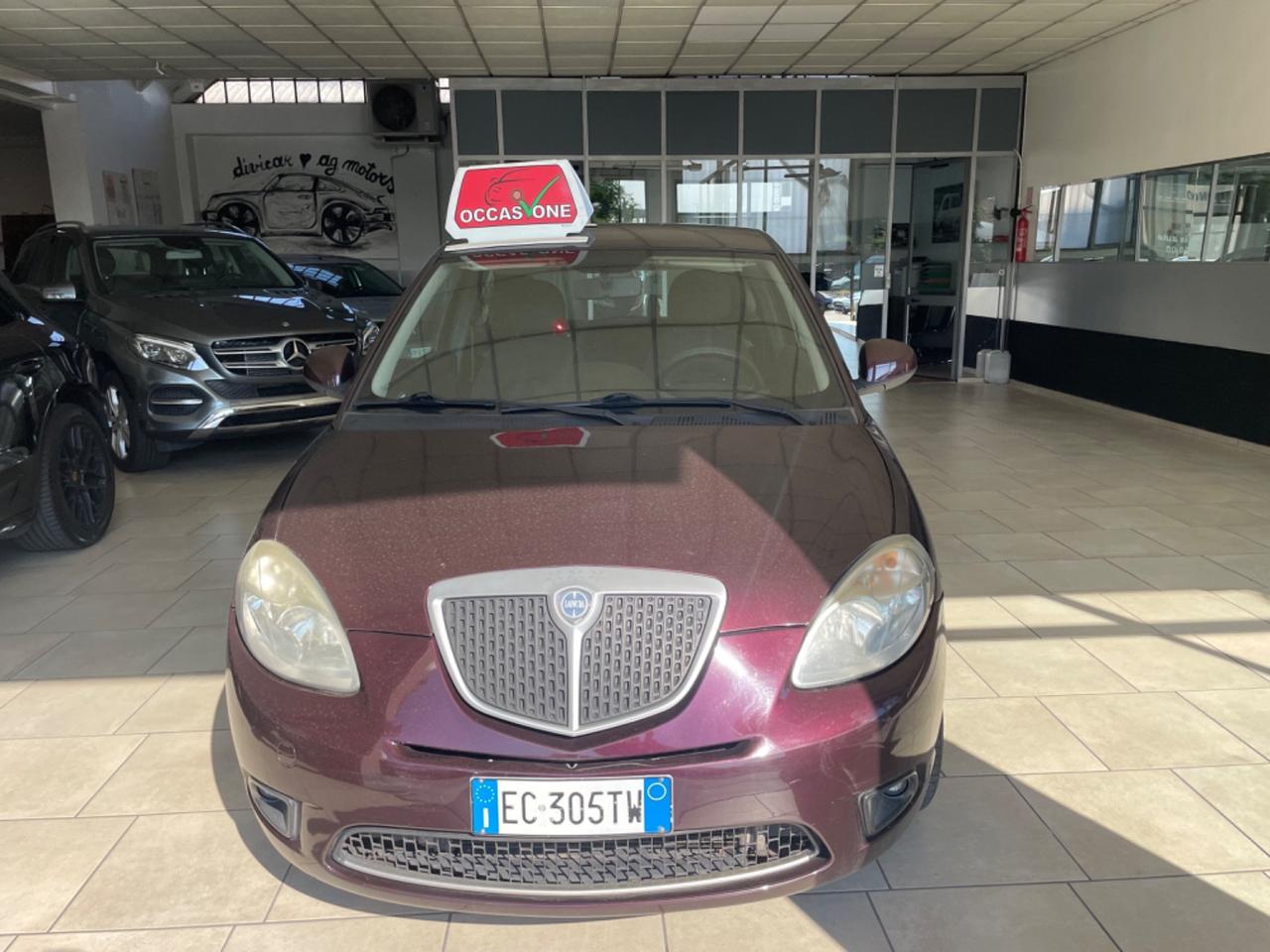 Lancia Ypsilon 1.2 Argento - Neo Patentati -