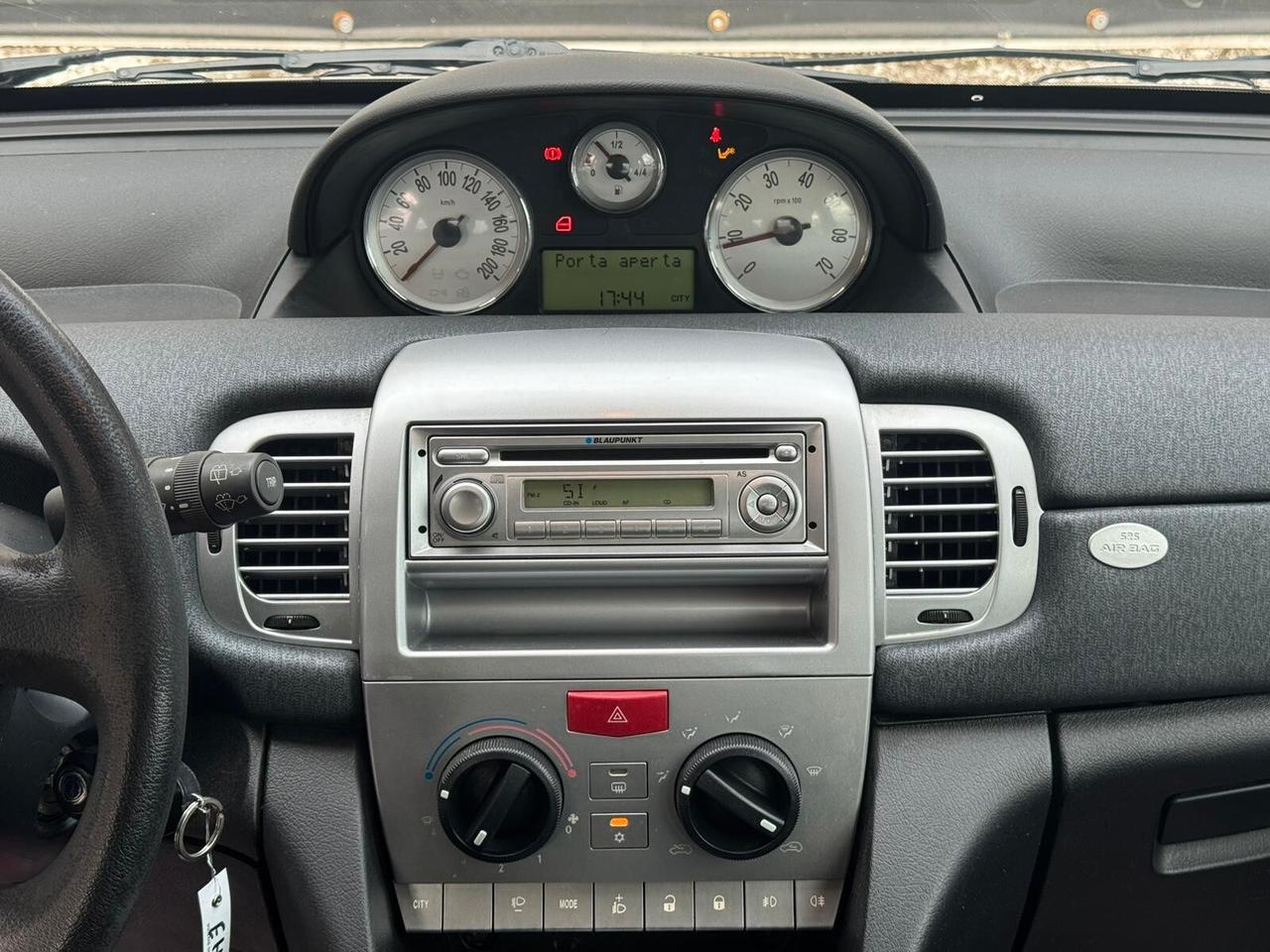 Lancia Ypsilon 1.3 MJT 75 CV Diva