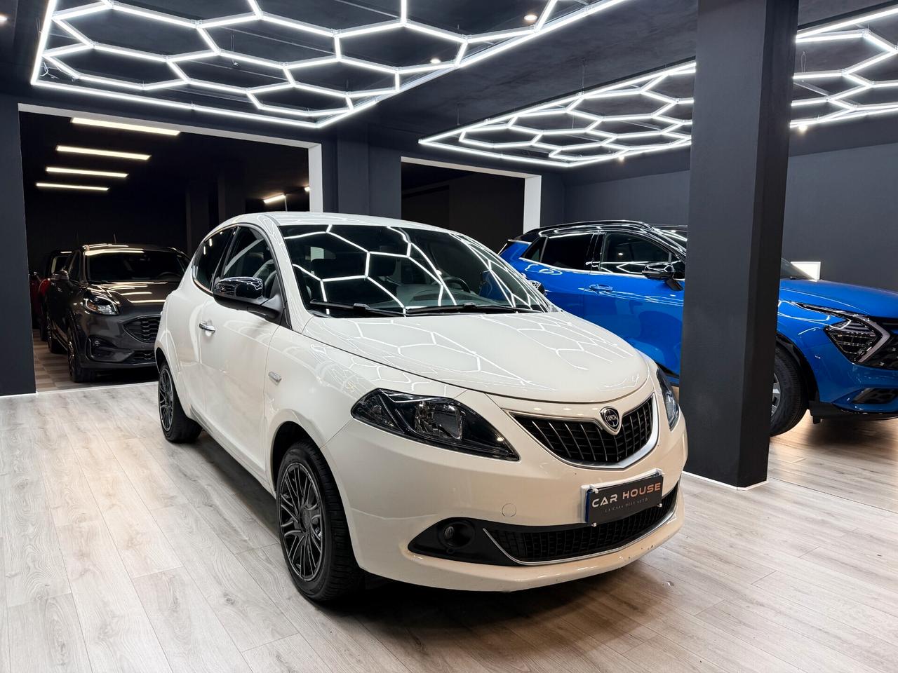 Lancia Ypsilon 1.0 FireFly 70CV Hybrid Gold