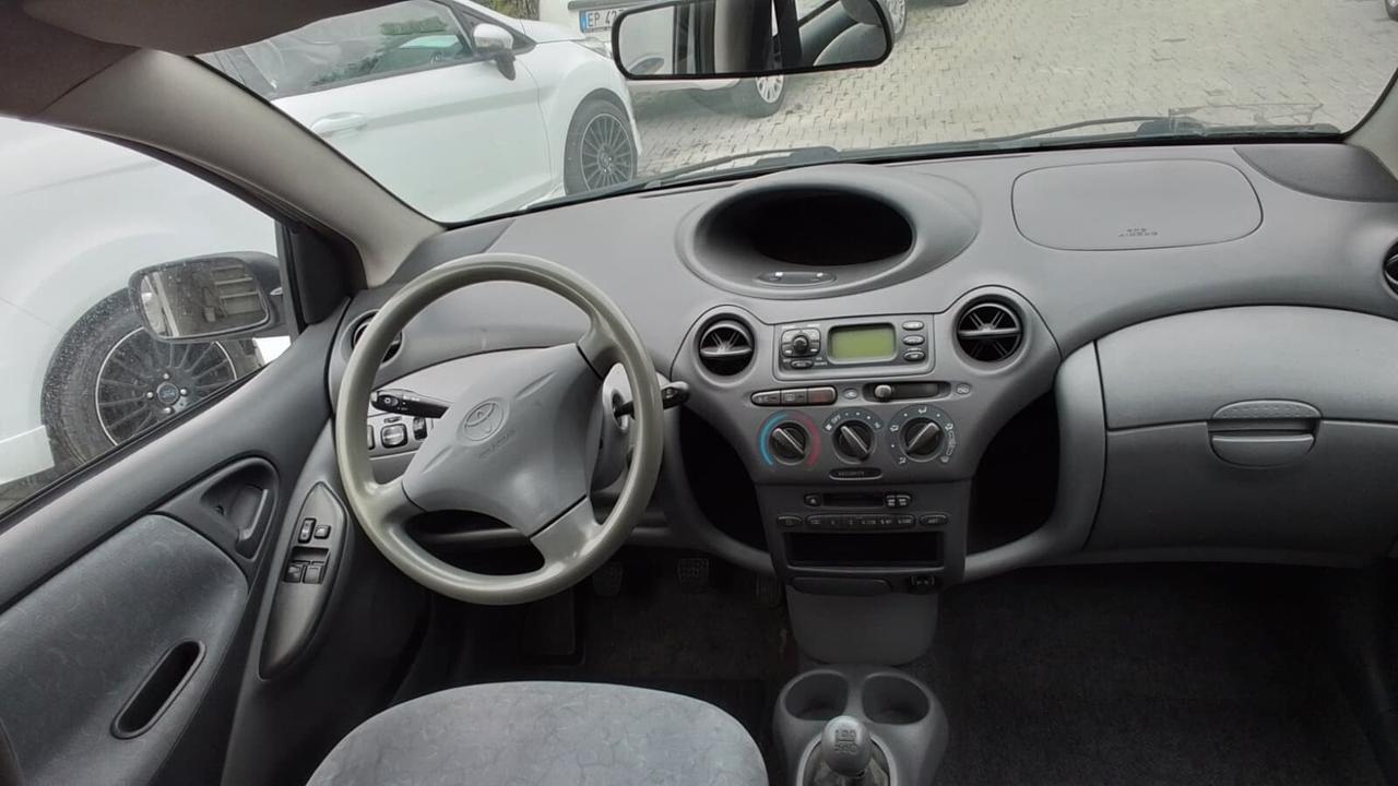 Toyota Yaris 1.0i 16V cat 5 porte