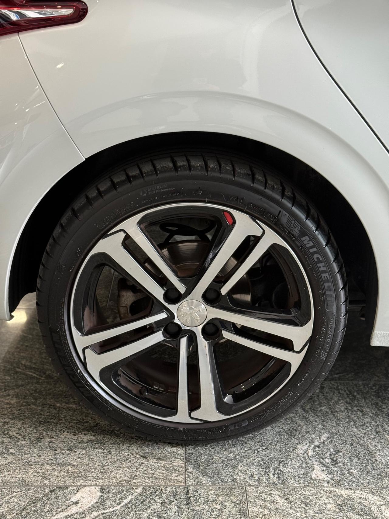 Peugeot 208 BlueHDi 100 5 porte GT Line