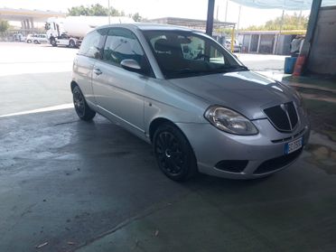 Lancia Ypsilon 1.2b 2010 clima ecc