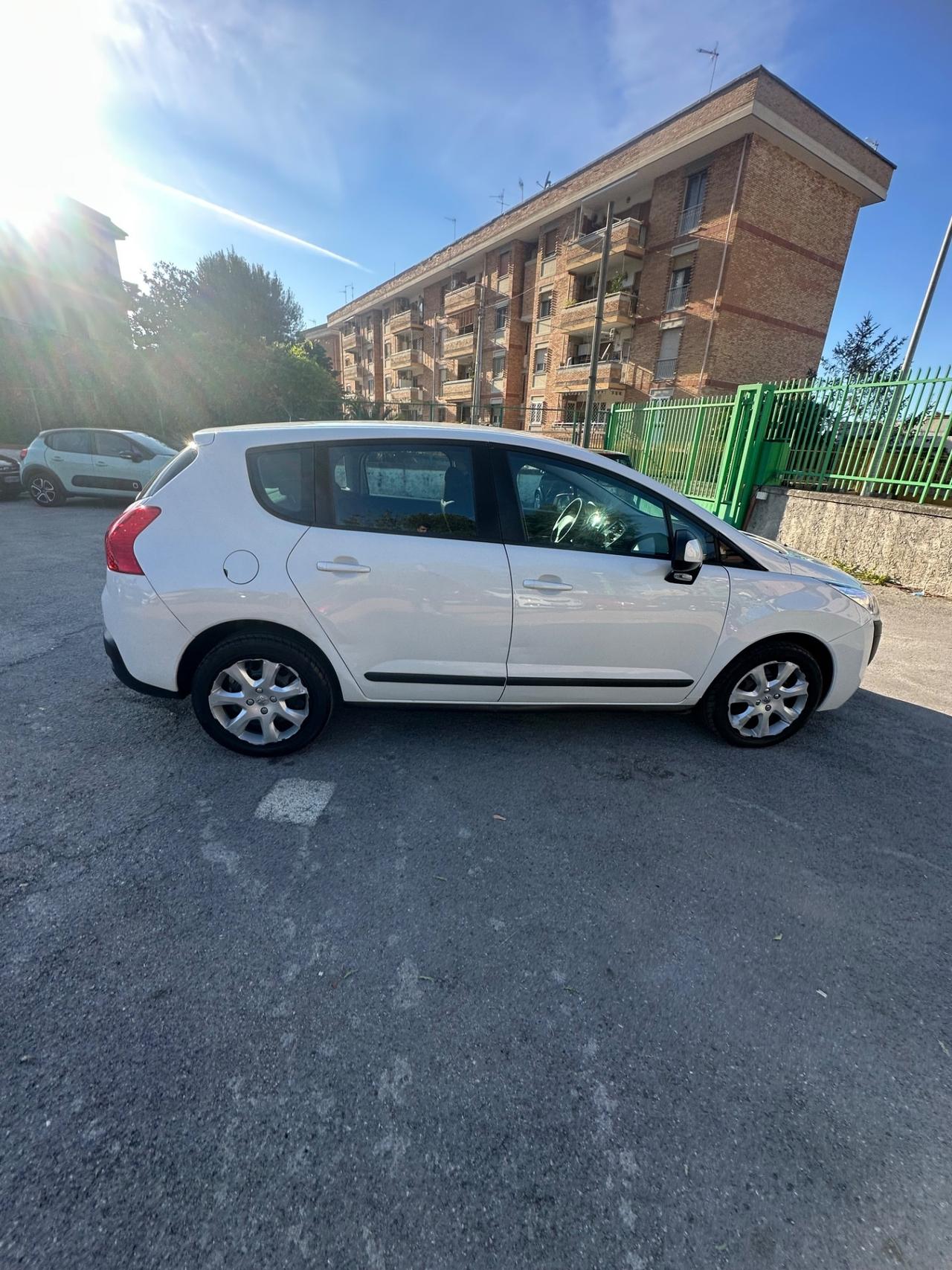 Peugeot 3008 1.6 HDi 110CV cambio robotizzato Business