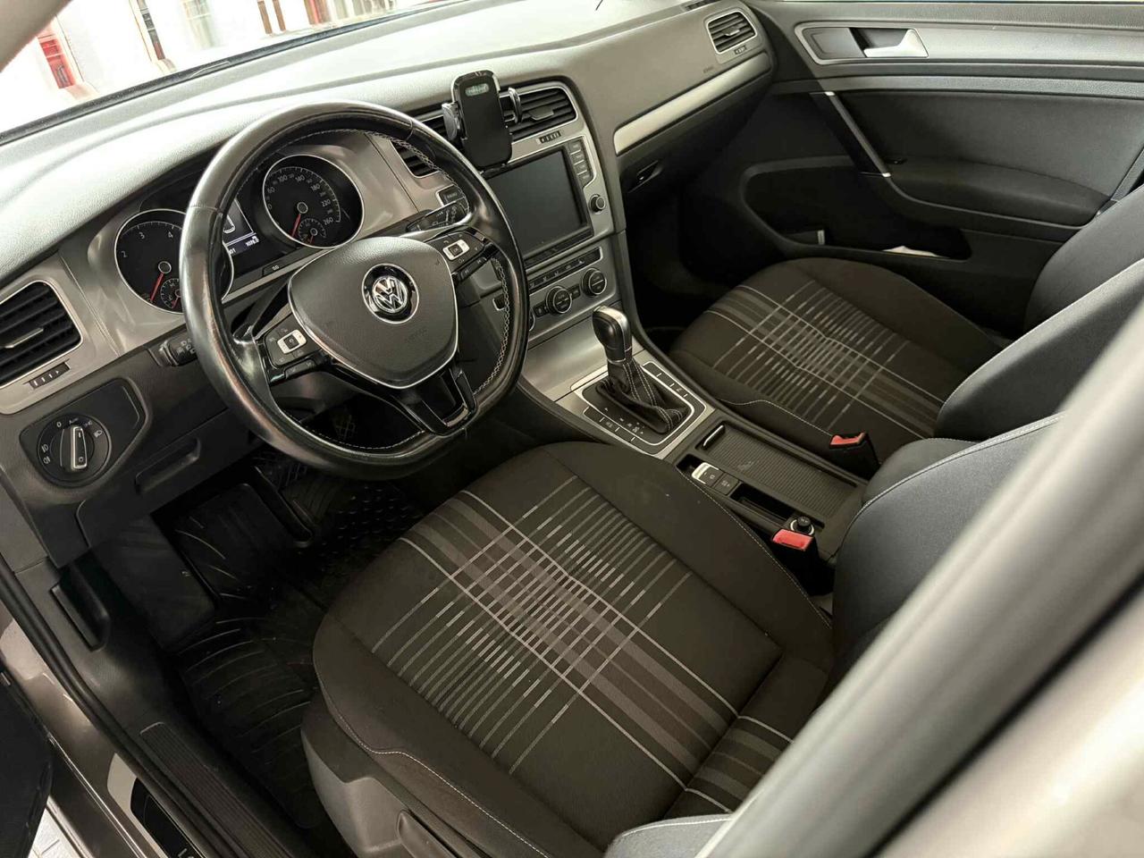 Volkswagen Golf 2.0 TDI DSG 5p. Lounge 150CV TETTO APRIBILE