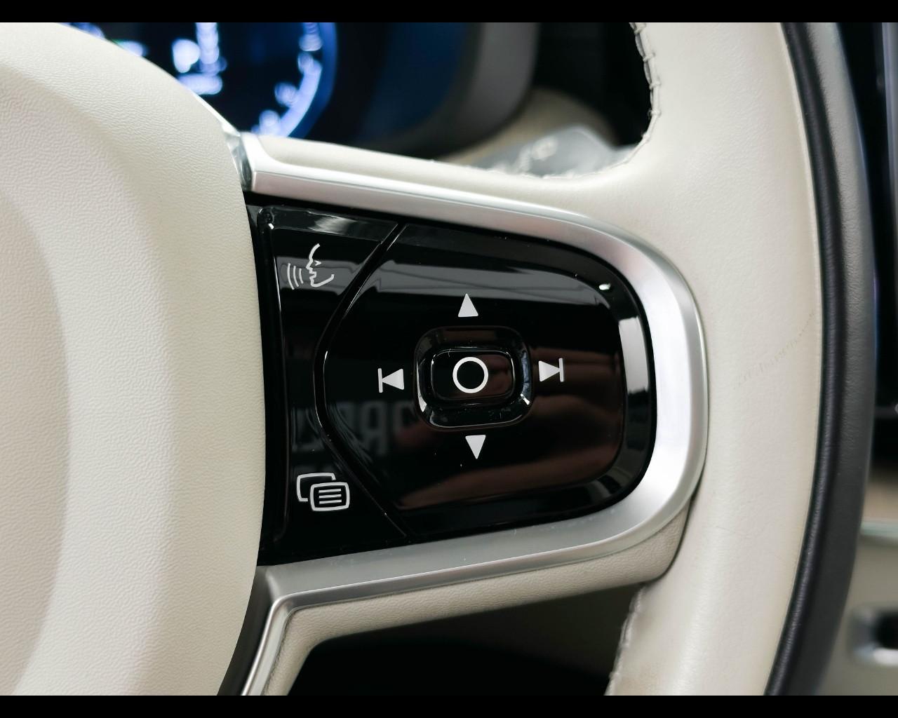 VOLVO XC60 (2017-->) - XC60 T6 Recharge Plug-in Hybrid AWD Inscription