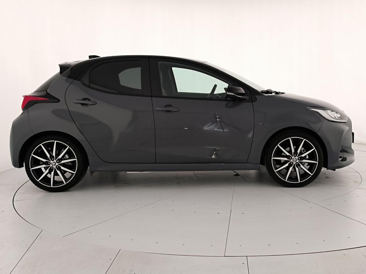Toyota Yaris 1.5h 130 gr sport