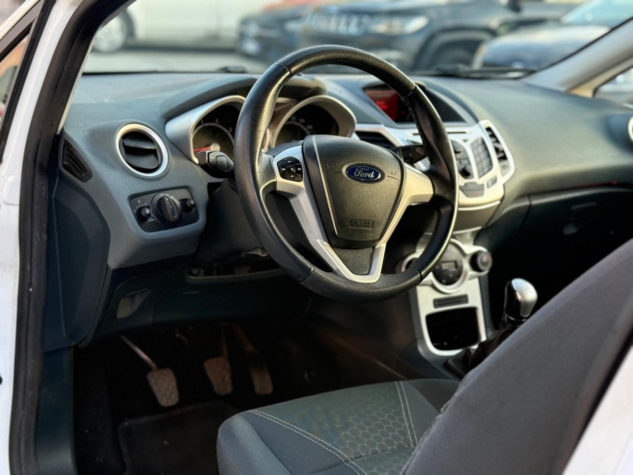 Ford Fiesta 1.2 benzina 2011 titanium