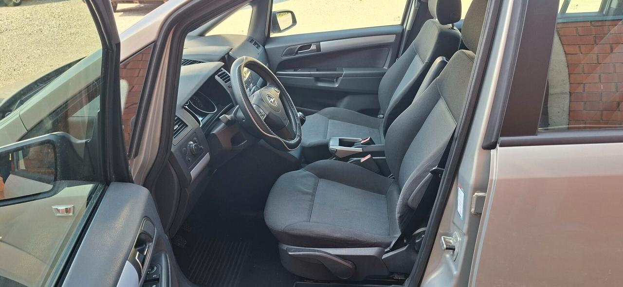 MONOVOLUME 7 POSTI 1.6 CON DOPPIA ALIMENTAZIONE