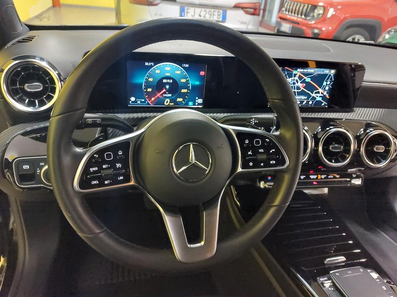 Mercedes A 180 D Business 8G-DCT