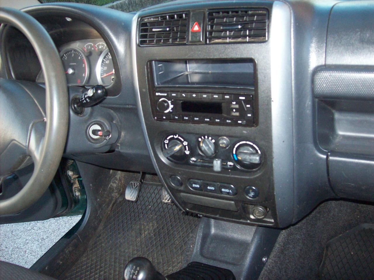 Suzuki Jimny 1.5 DDiS cat 4WD JLX gancio traino