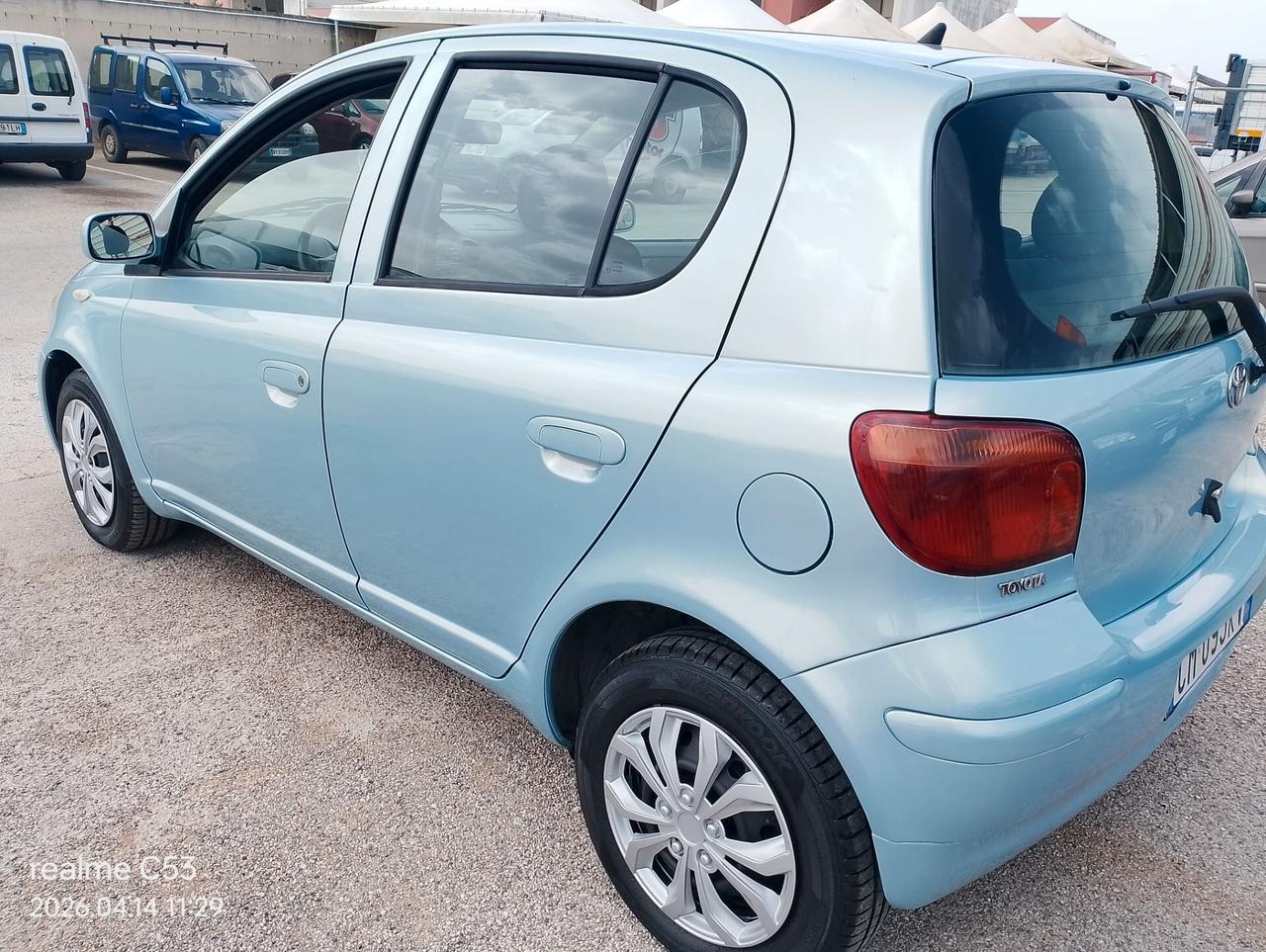 TOYOTA YARIS 1.0 BENZ-2004