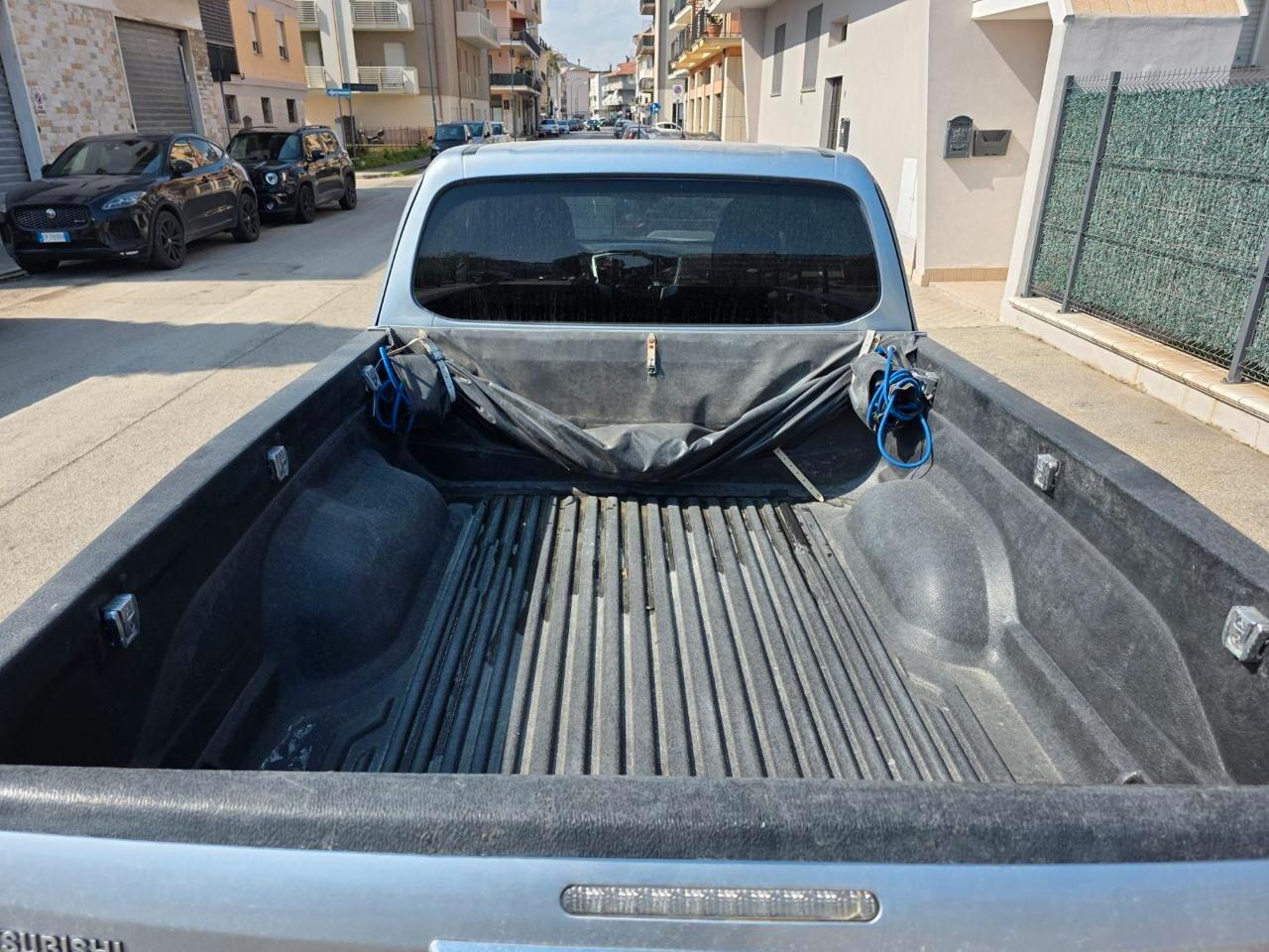 Mitsubishi L200 2.3 D Club Cab 4x4 Super Select Intense