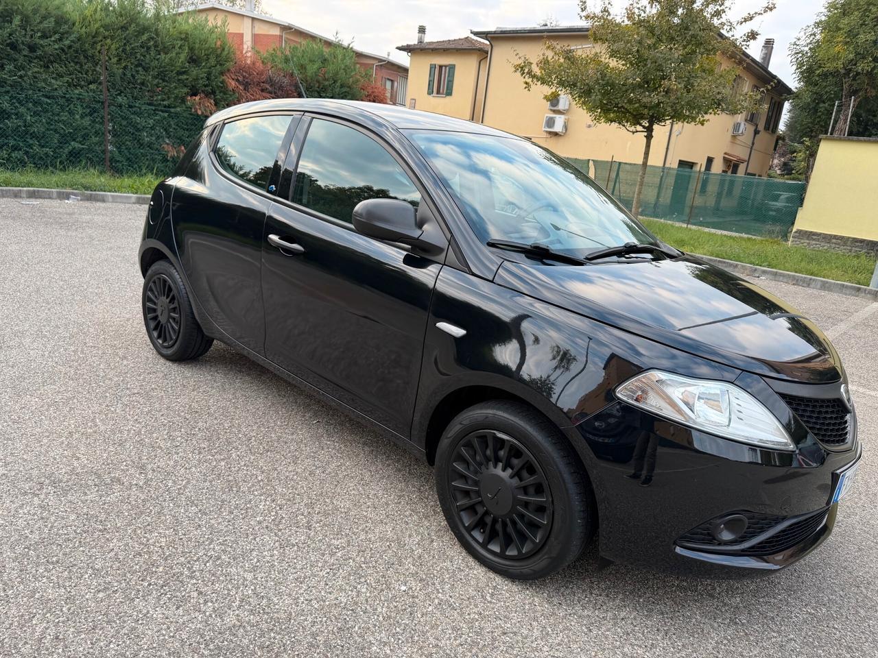 Lancia Ypsilon 1.2 Gpl - NEOPATENTATI - 12 MESI DI GARANZIA -