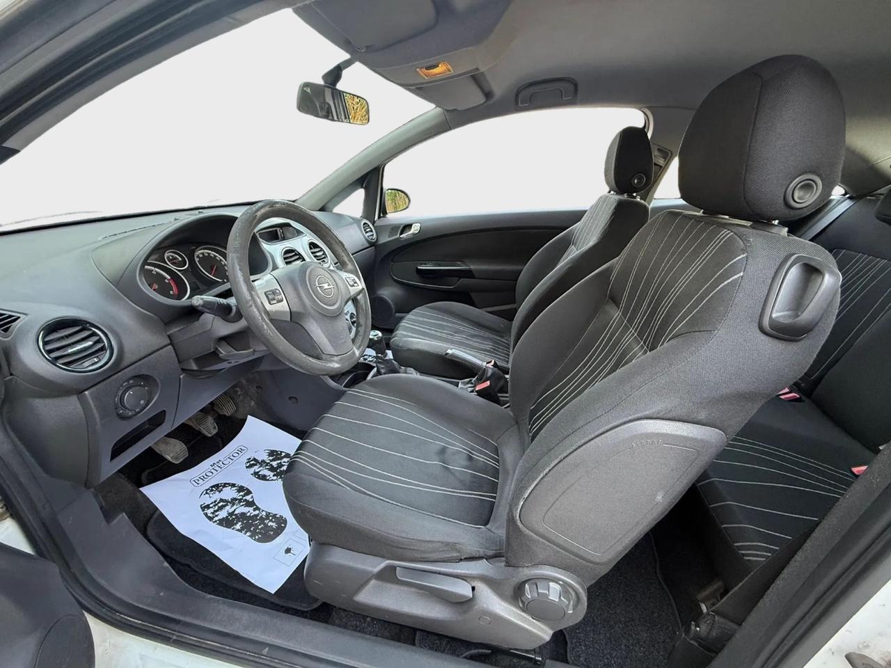 Opel Corsa 1.3 CDTI anno 2010 neo patentati