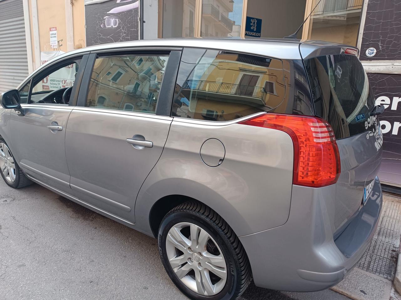 Peugeot 5008 BlueHDi 120 CV 88 KW 7 POSTI