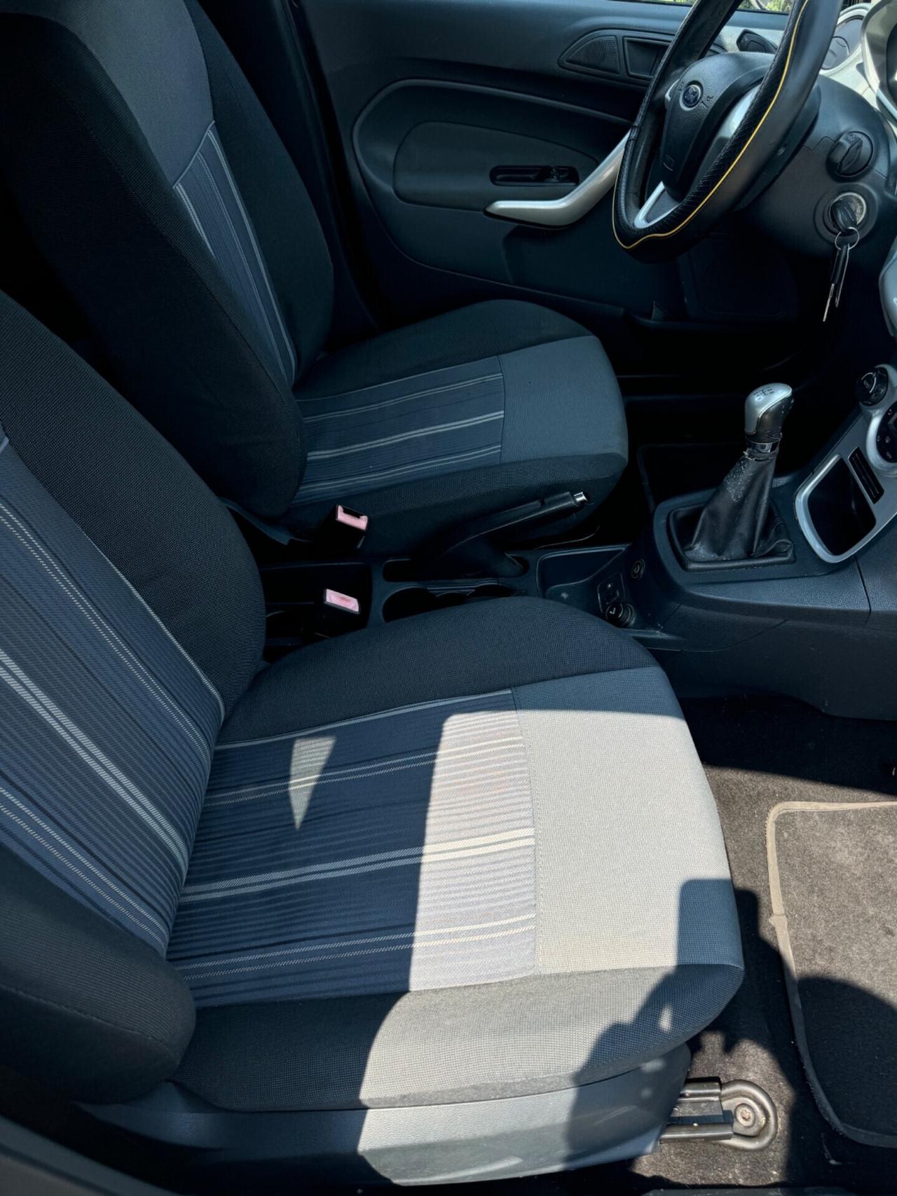 Ford Fiesta 1.4 5 porte Bz.- GPL Titanium