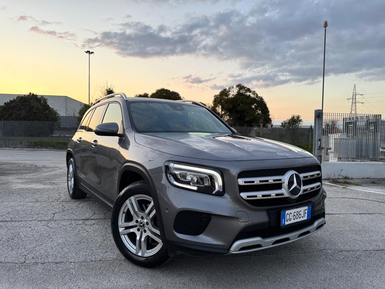 MERCEDES GLB 180d Sport - Luci Ambient Navi 18