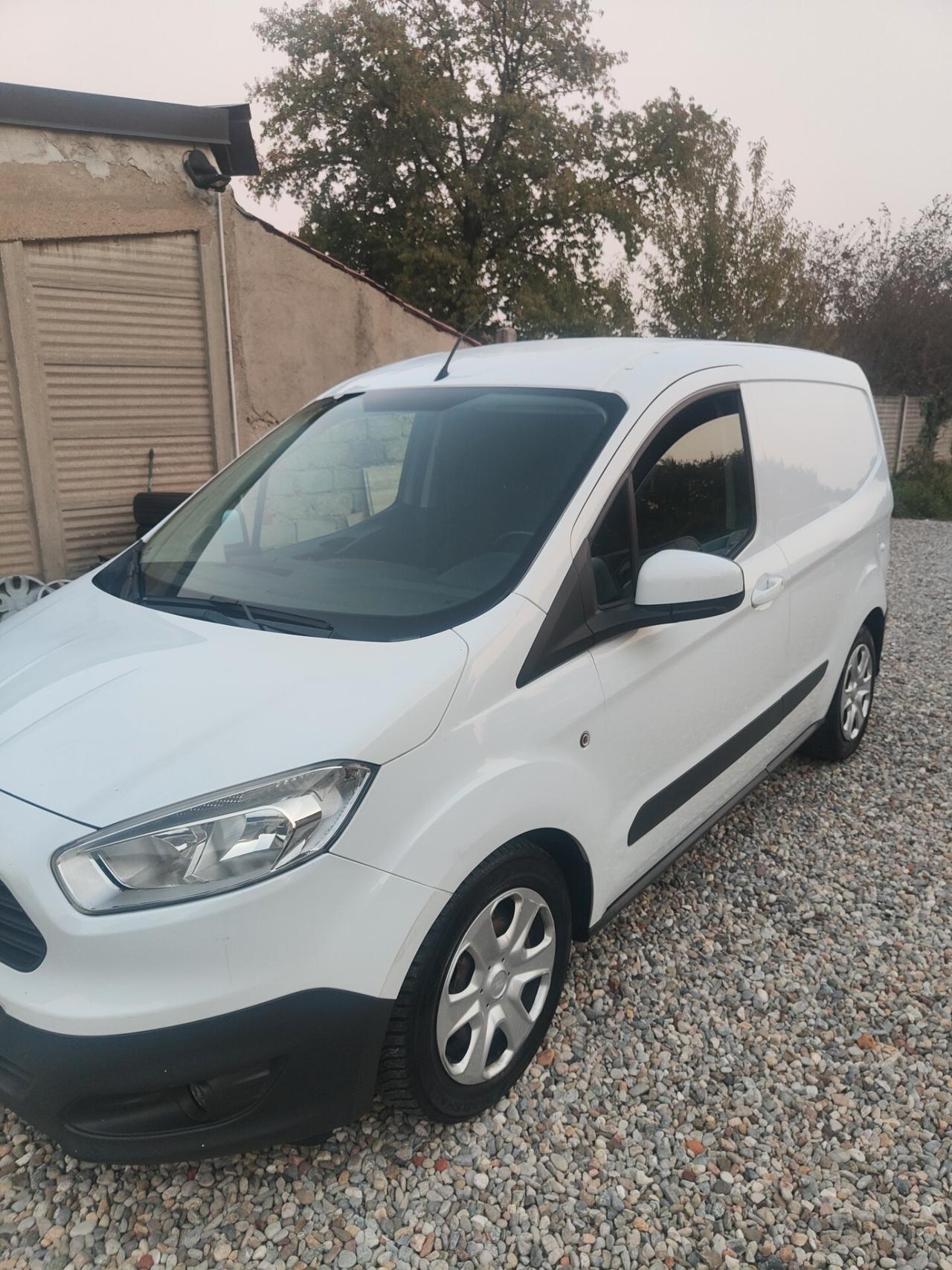 ford courier anno 2018 euro 6b unico proprietario