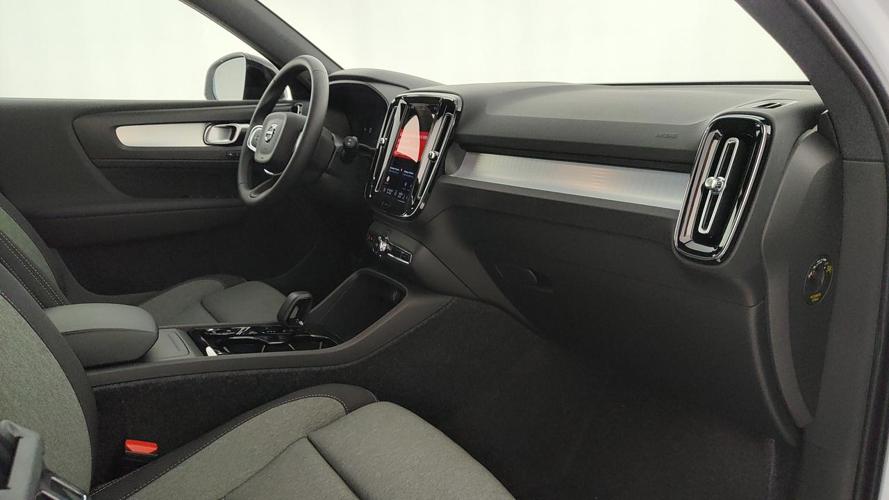VOLVO XC40 2.0 b3 Plus Dark auto