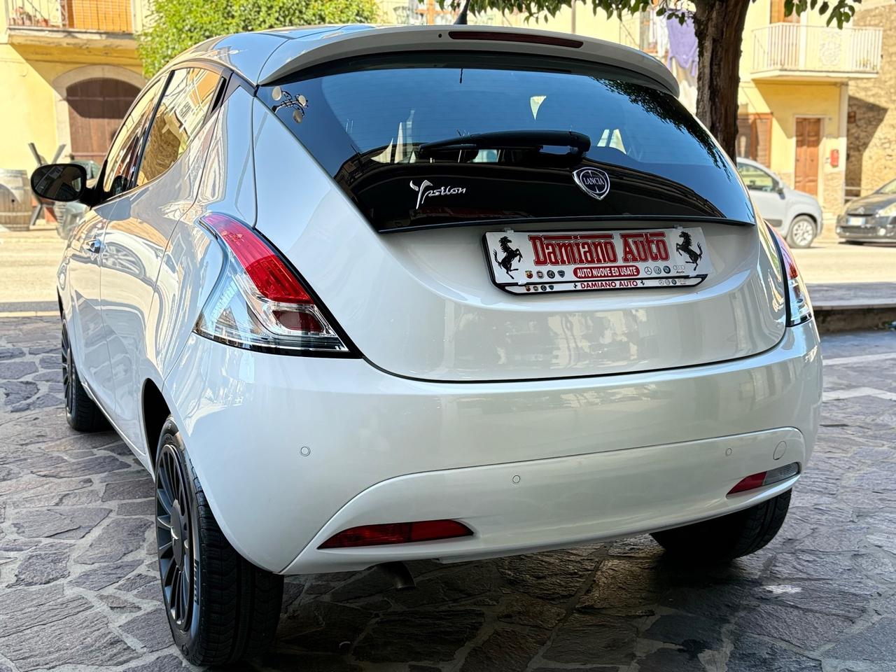 Lancia Ypsilon 1.2 69 CV 5P Gold UCONNECT Blue&Me