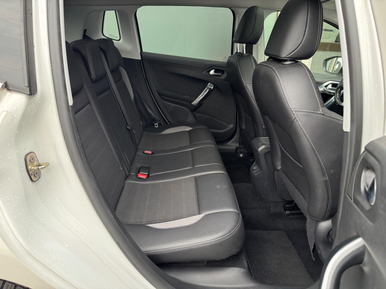 Peugeot 2008 1.6 e-HDi 115 CV Allure