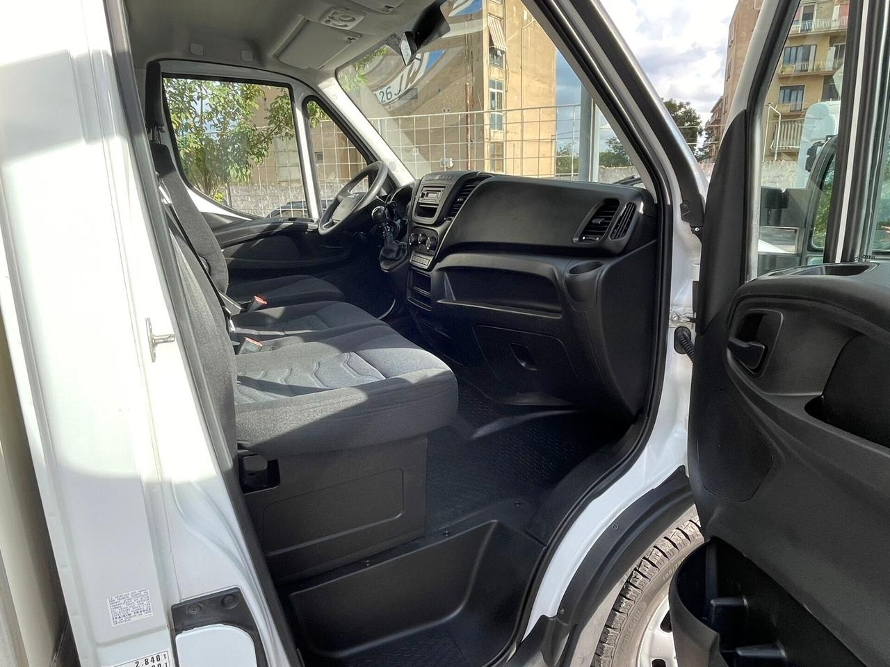 Iveco Daily 35c14 CON CASSA FURGONE BOX