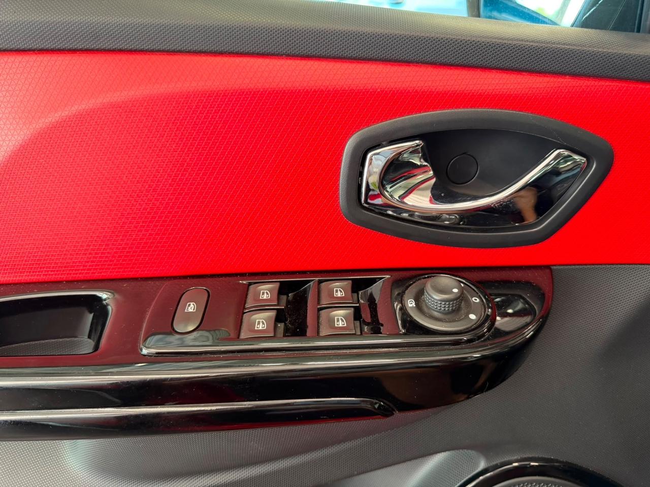 Renault Clio FULL OPTIONAL TETTO PANORAMICO 6690€