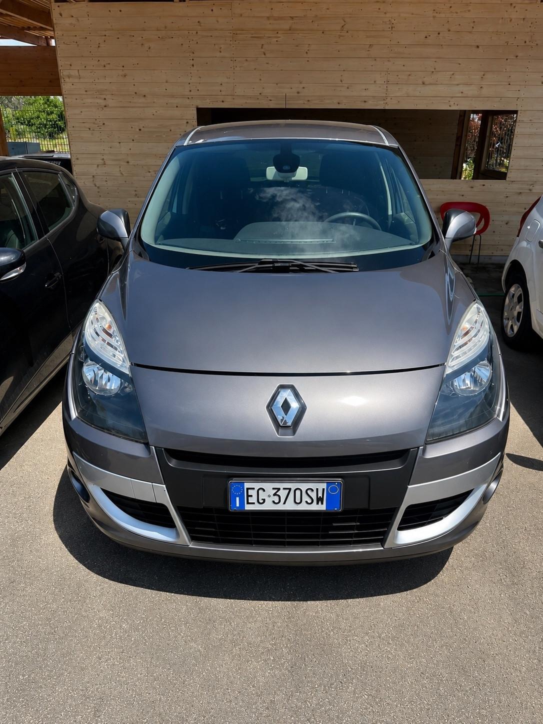 Renault Scenic Scénic X-Mod 1.9 dCi 130CV Luxe 2011