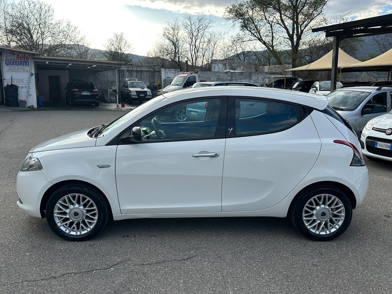 Lancia Ypsilon 1.3 MJT 16V 95 CV 5 porte S&S Silver