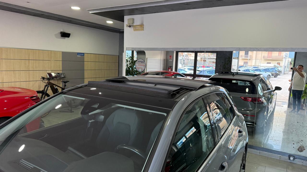 VOLSWAGEN GOLF 2.0 TDI 150 CV TETTO