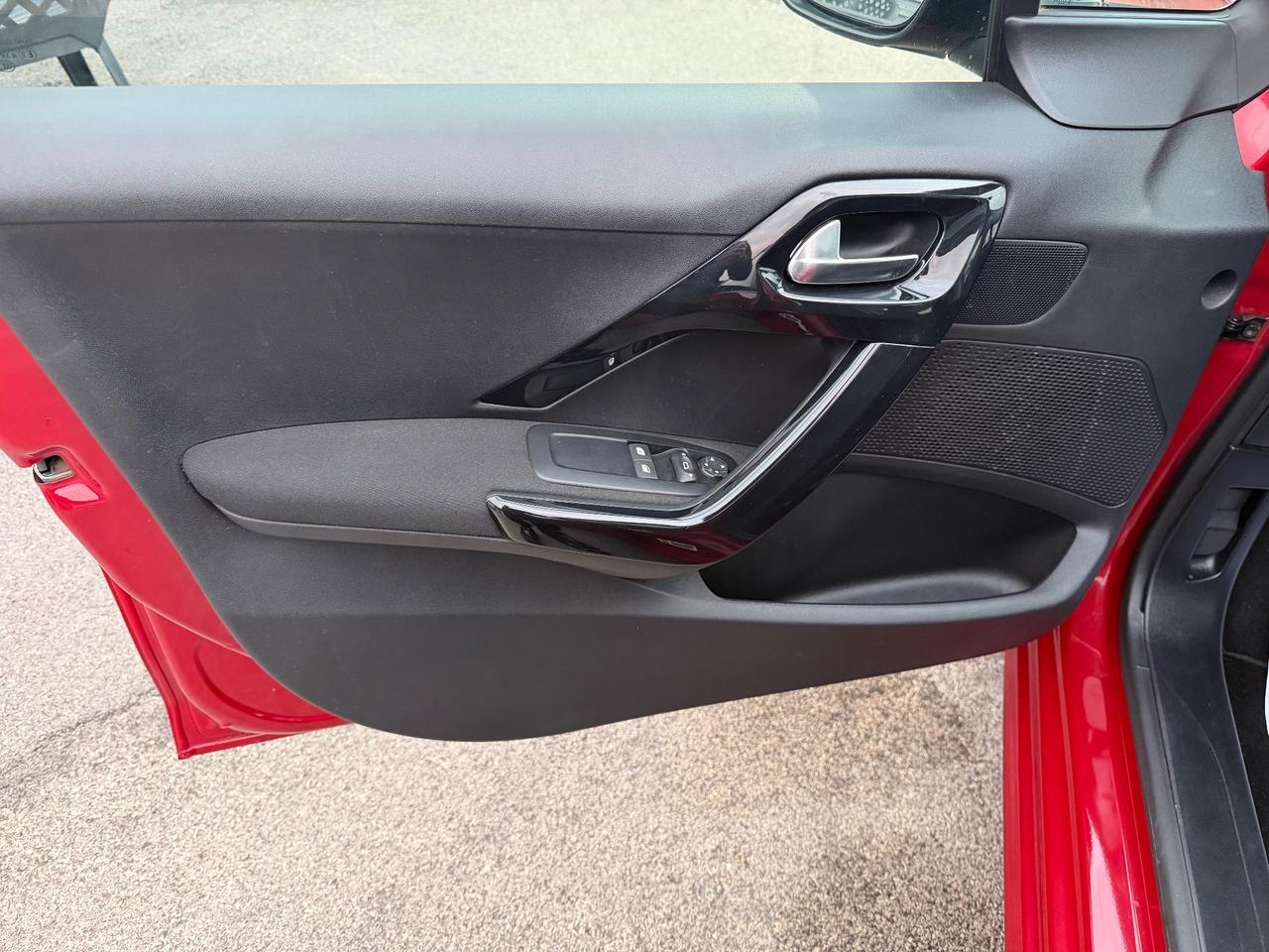 Peugeot 208 PureTech 82 5 porte Allure