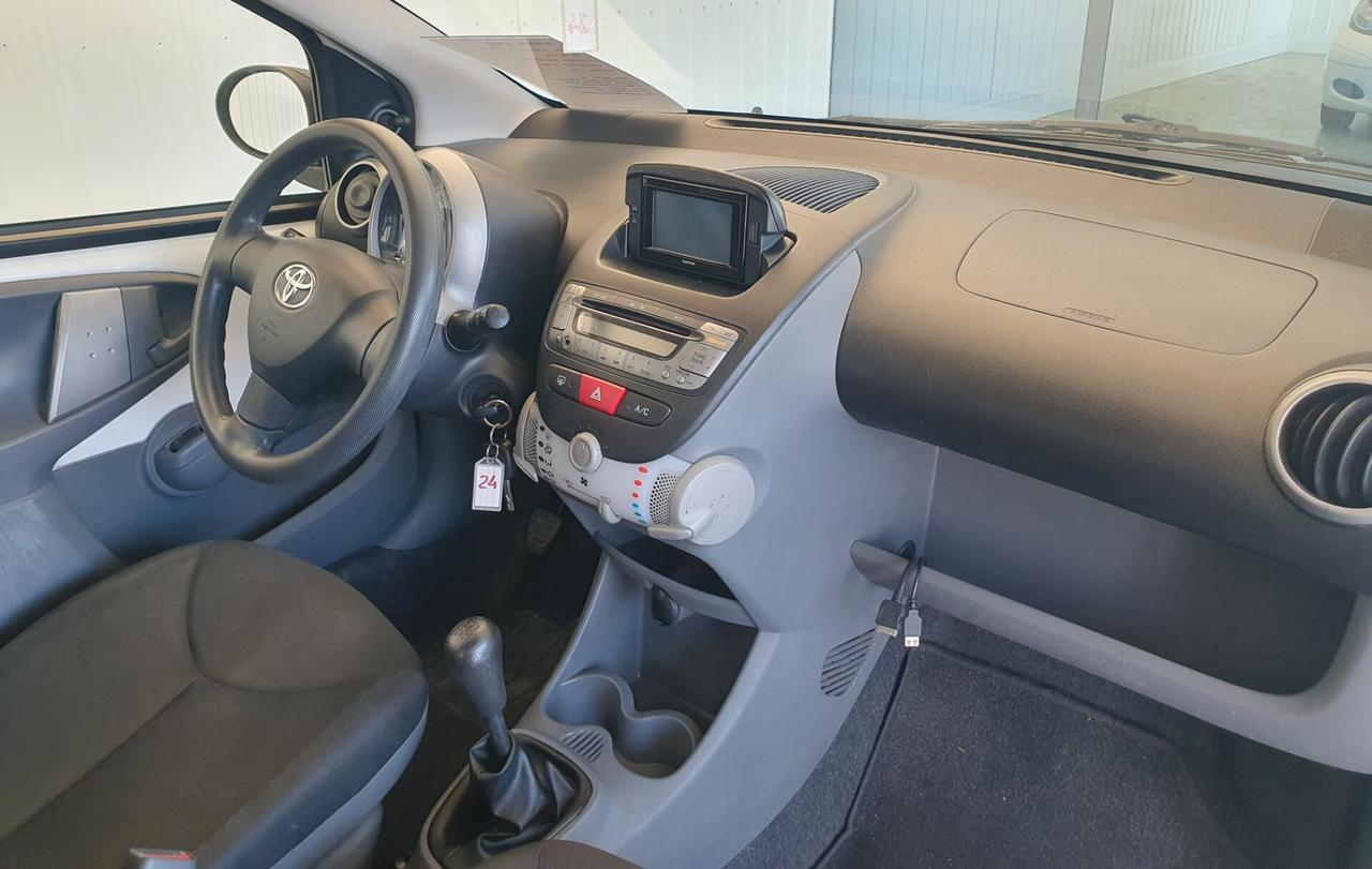 Toyota Aygo 5 porte 1.0 BENZ - 2012 - KM. 134.000