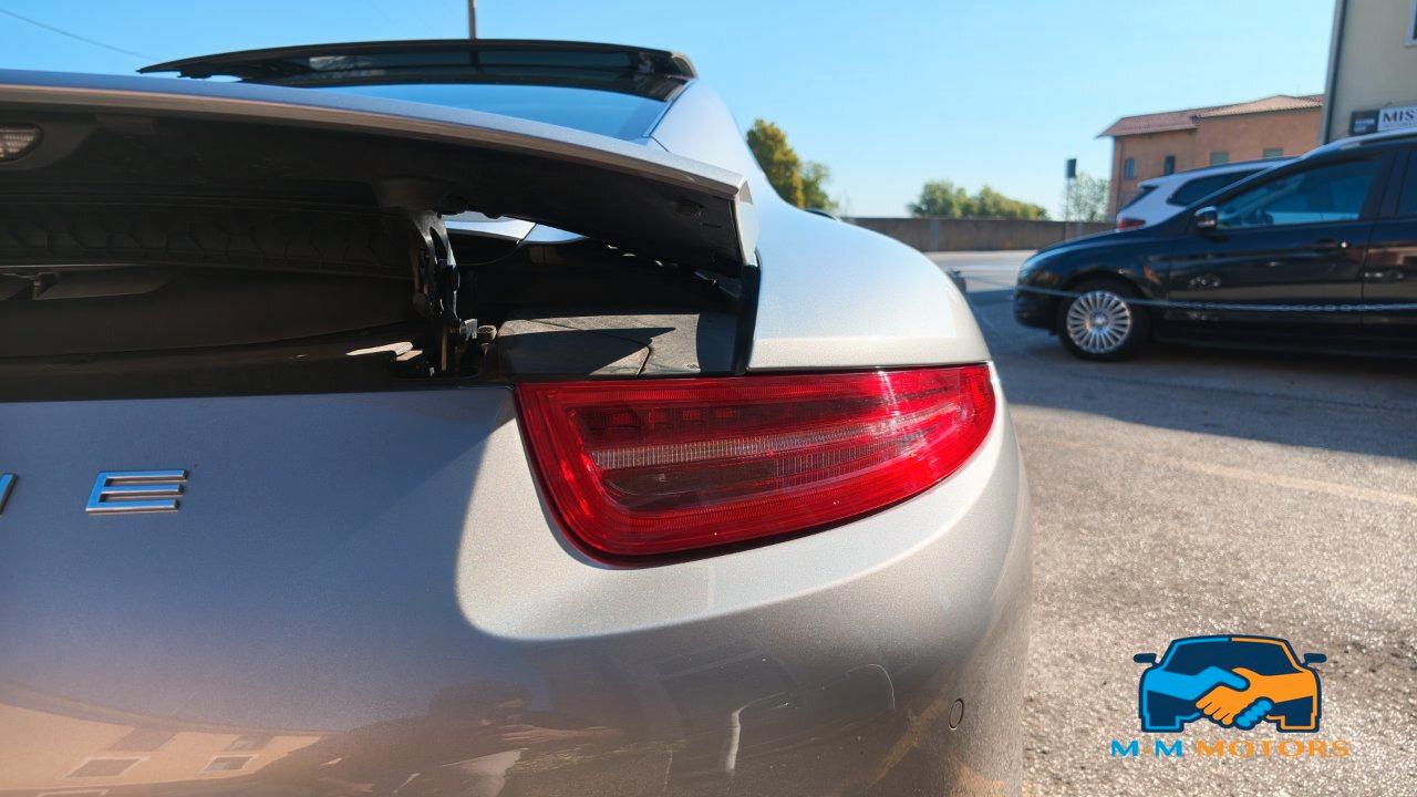 Porsche 911 Coupe 3.4 Carrera 4