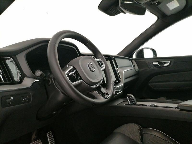 Volvo XC60 2.0 b4 R-design awd auto