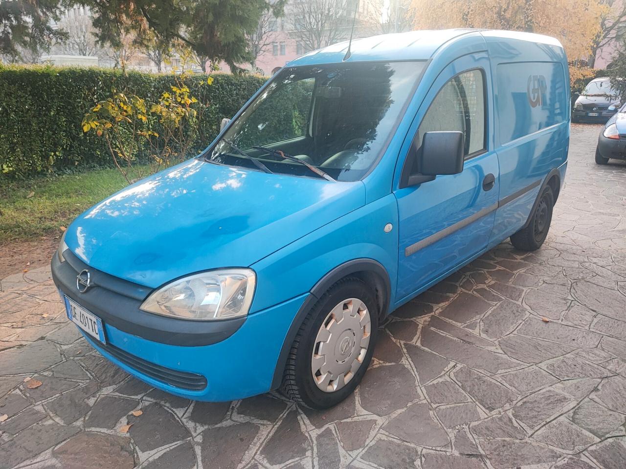 Opel Combo 1.3 Mjt neopatentati