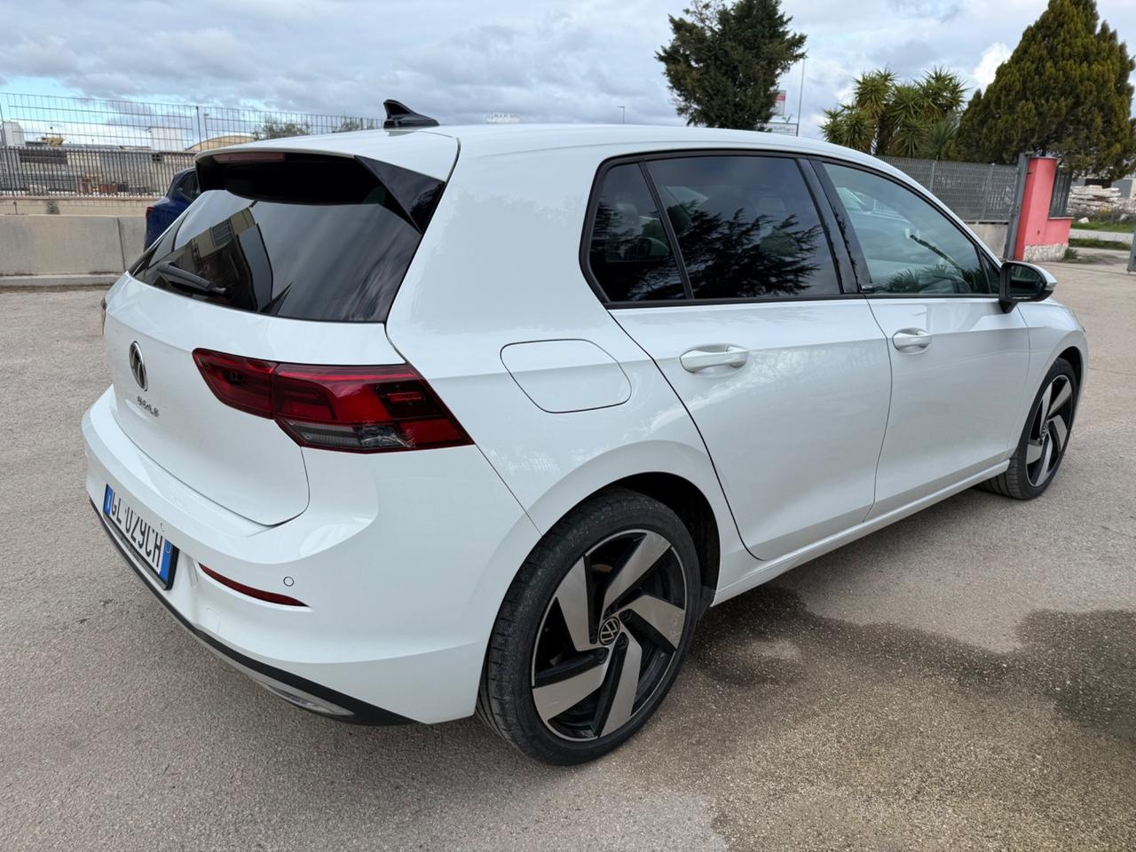 Volkswagen Golf 8 2.0 TDI DSG SCR CON GANCIO TRAINO